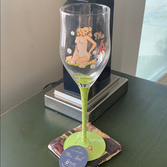 Miss April - Picture 1 of 5